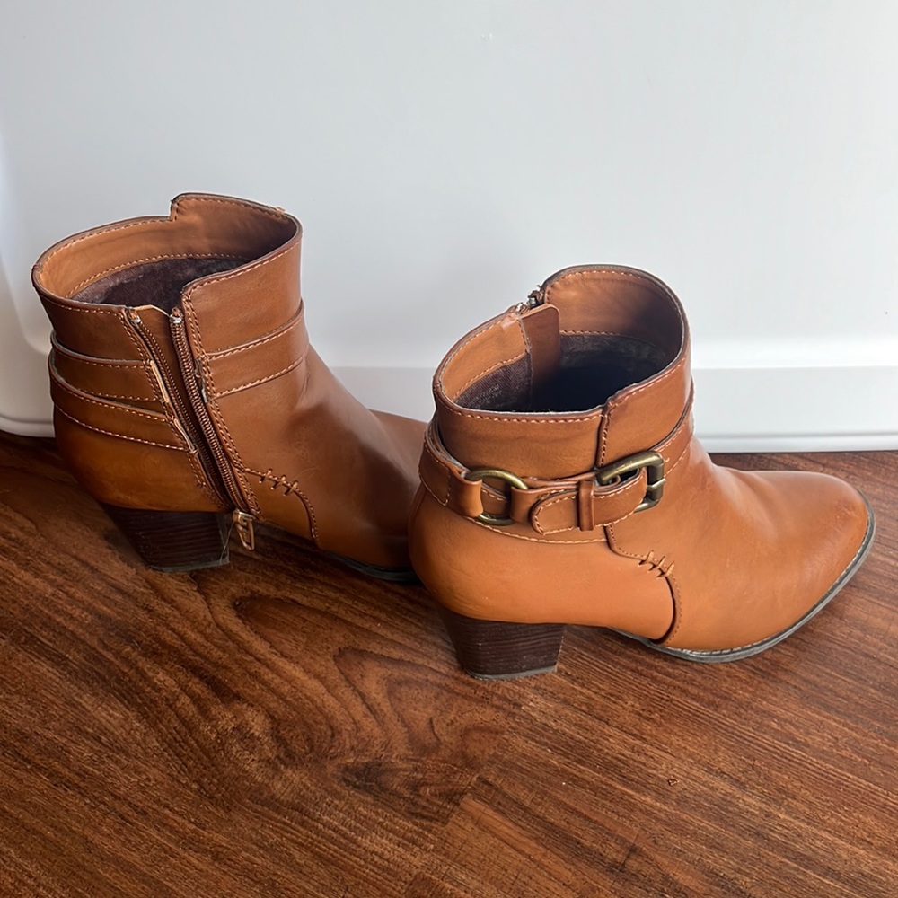 Short brown boots